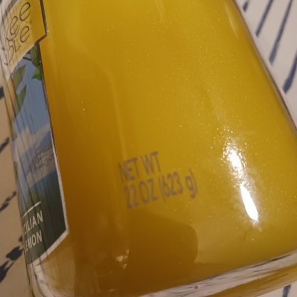 YANKEE CANDLE 22oz (Sicilian Lemon) - Picture 6 of 7